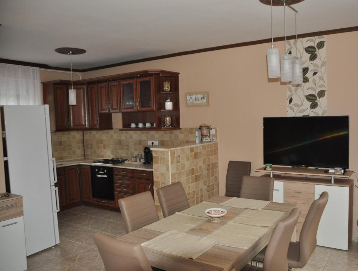 Gyorszem Apartman Buitenkant foto